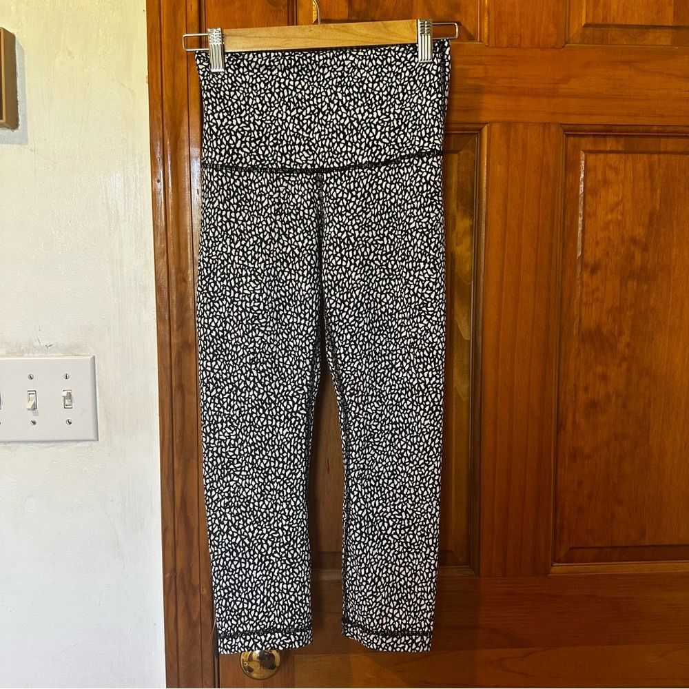 Lululemon Women's Wunder Under Crop (Hi-Rise) Miss Mosaic Black Size 6 Stretch